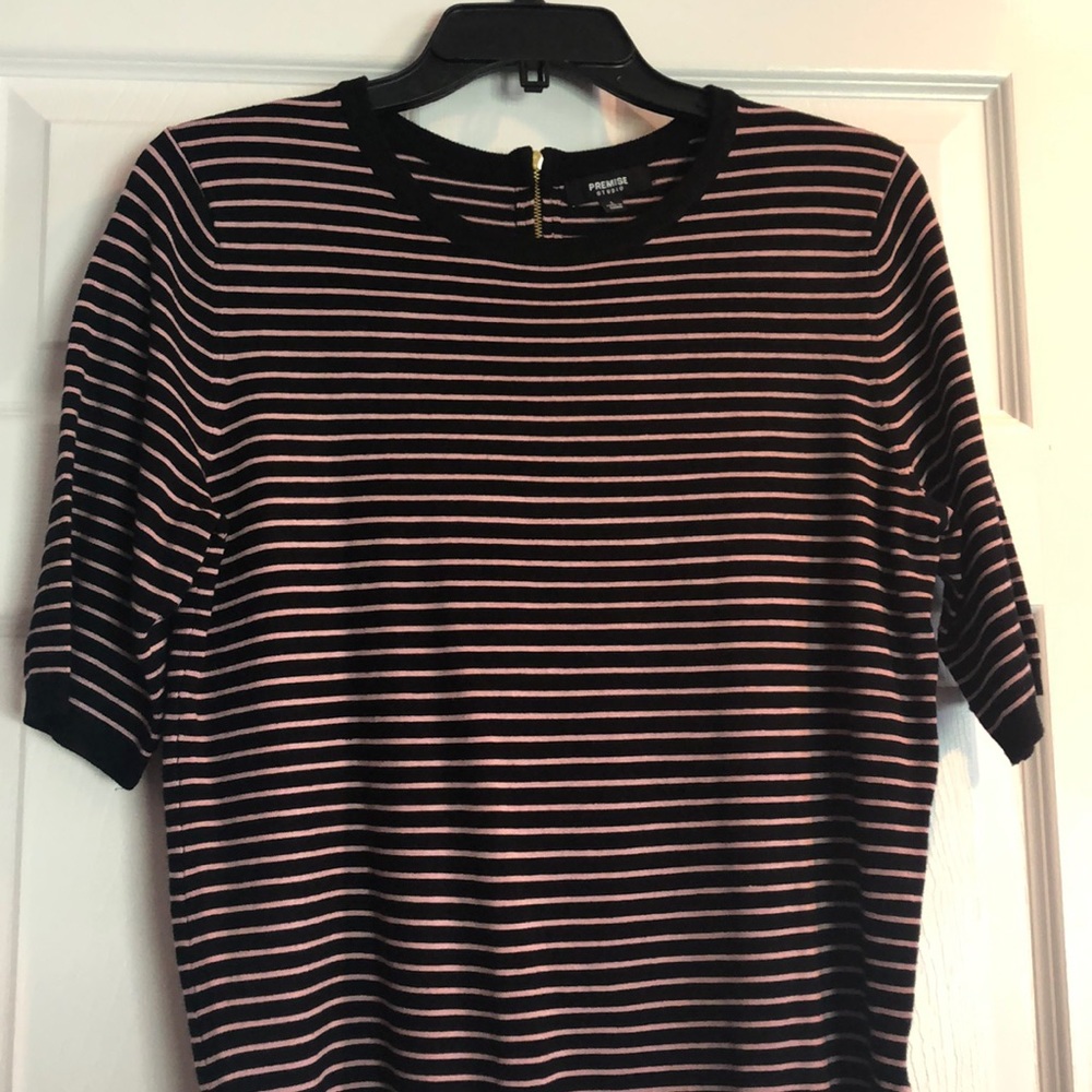 Short sleeved sweater